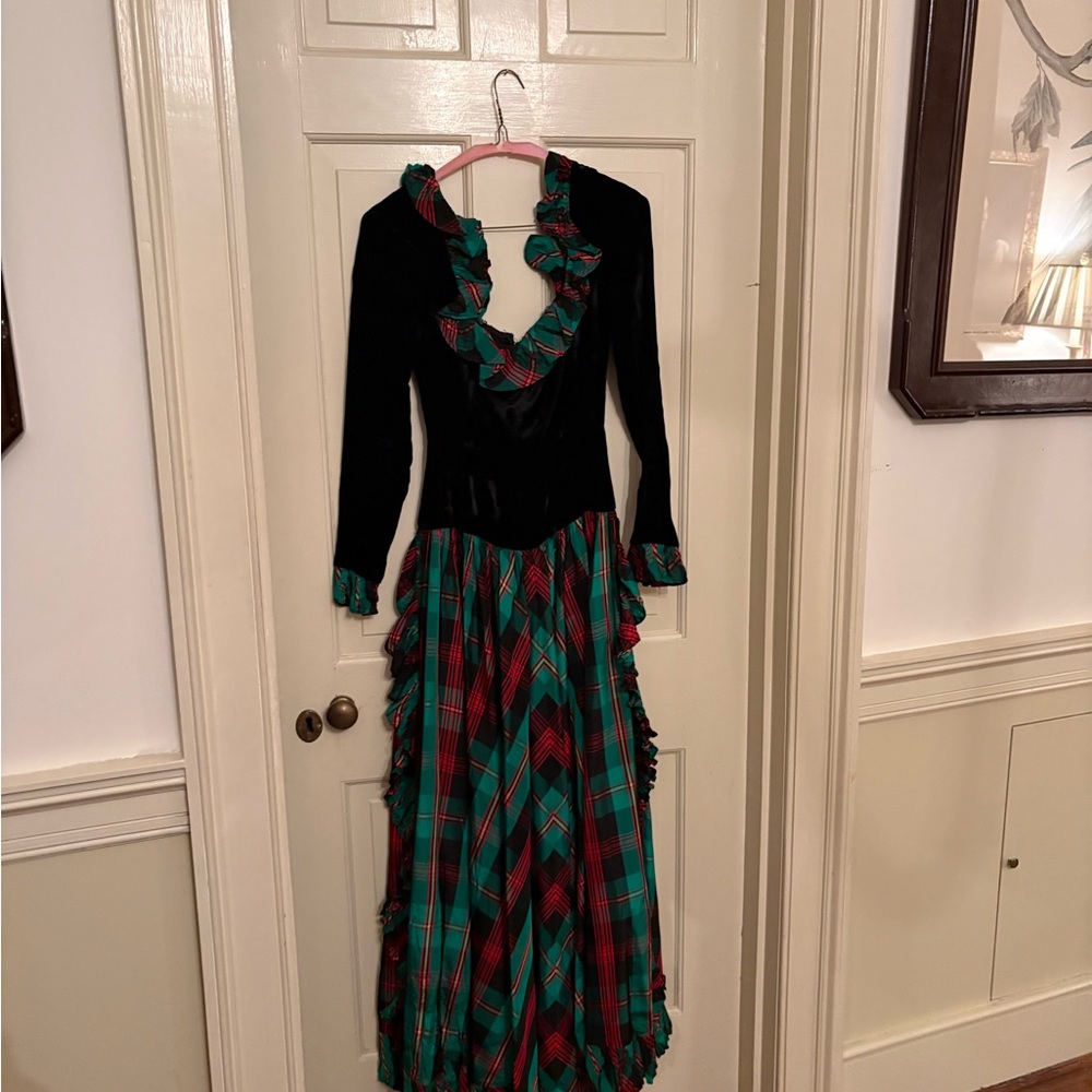 Elegant Vintage Black and Green Plaid Holiday Women's Dress